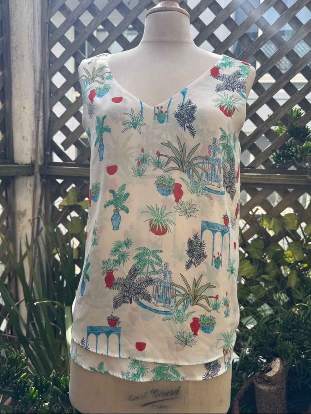 Loft. Sleeveless V-Neck,  Print  Top - White with Green, Blue & Red. Size Med